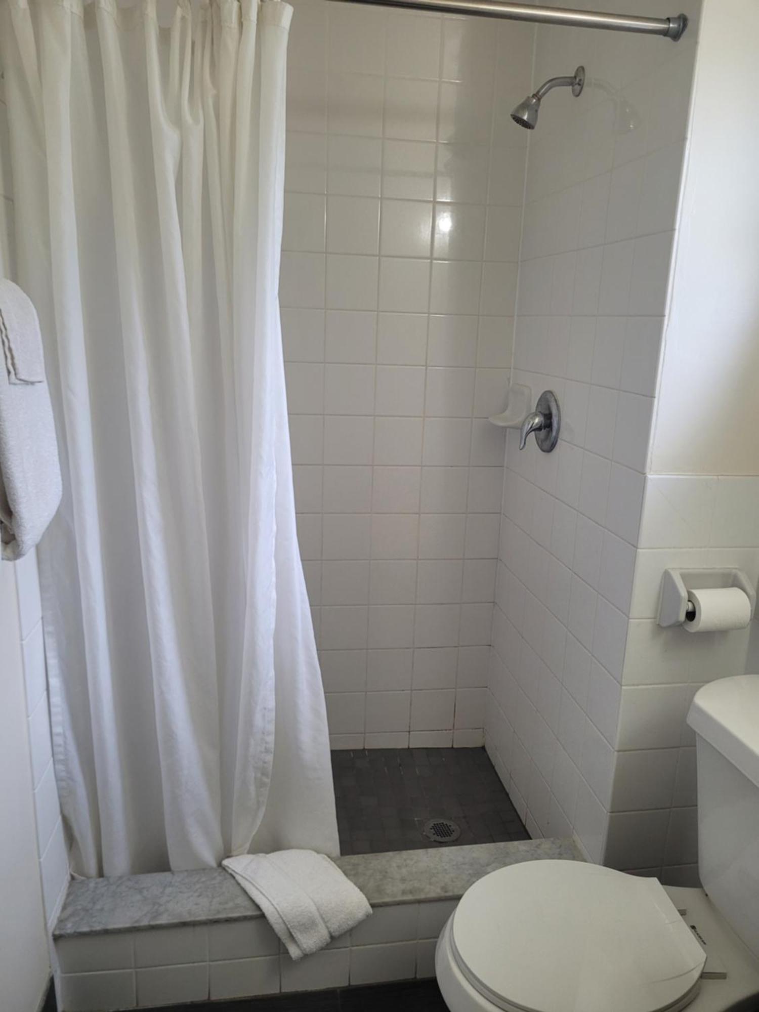 Queens Lodge Motel Уест Палм Бийч Екстериор снимка