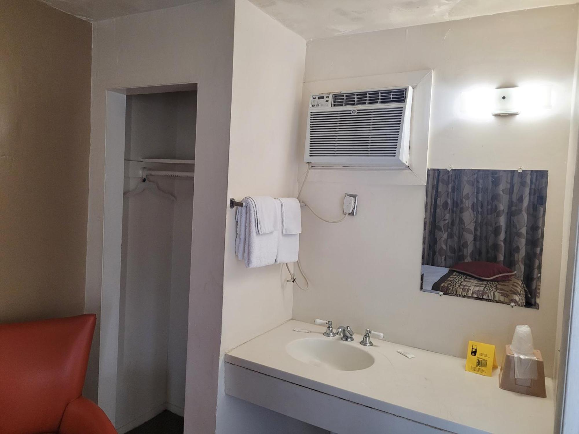 Queens Lodge Motel Уест Палм Бийч Екстериор снимка
