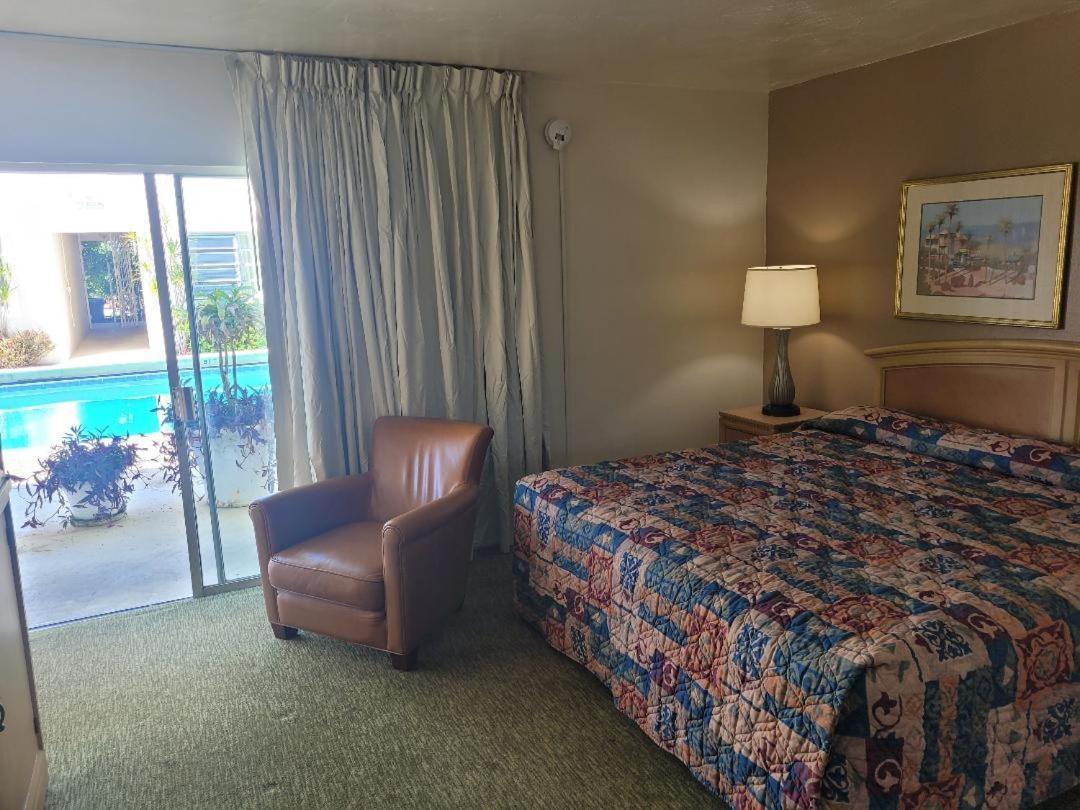 Queens Lodge Motel Уест Палм Бийч Екстериор снимка